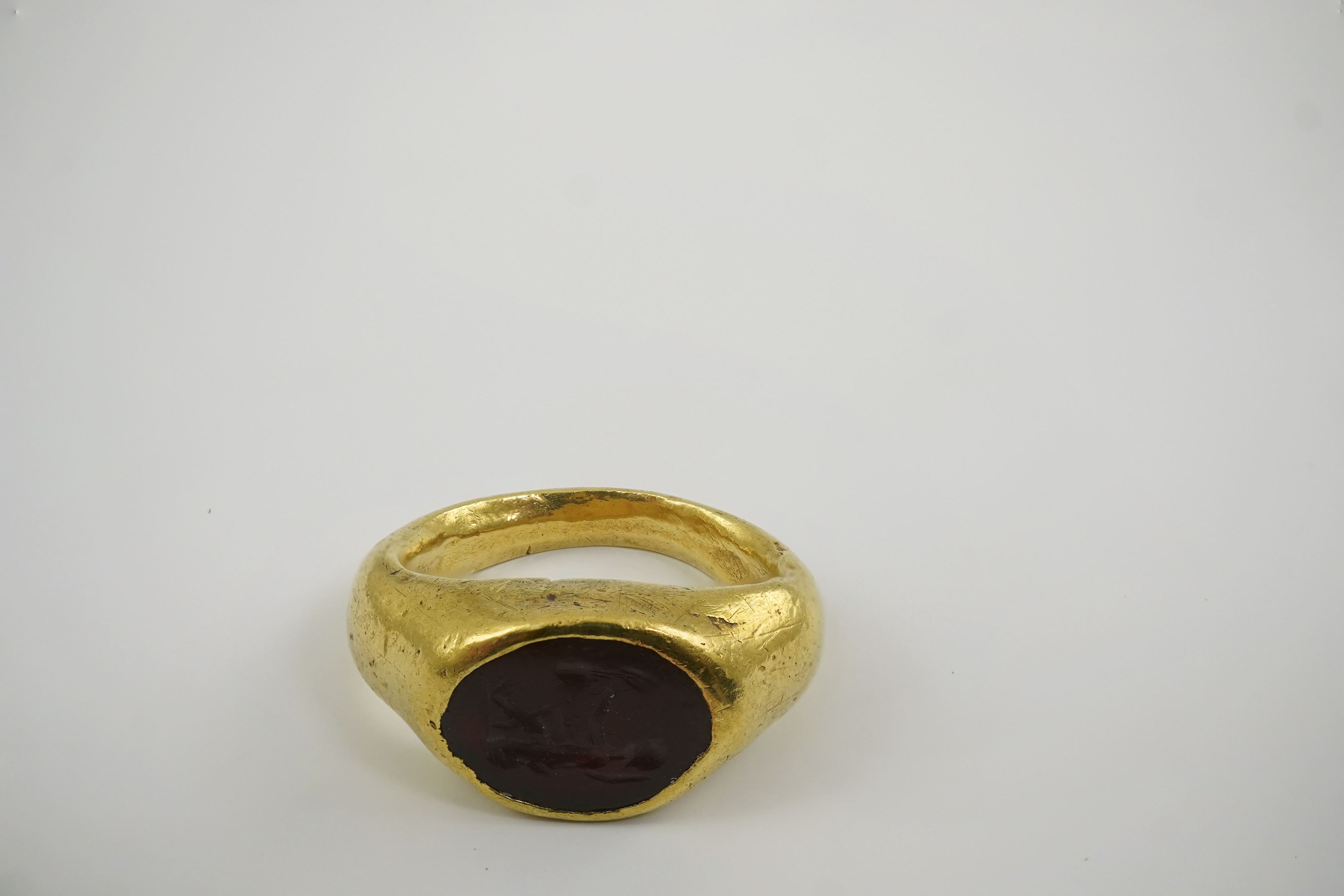 A Roman gold and intaglio set ring